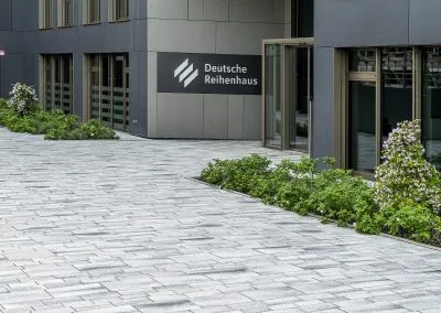 Robert-Arnold-Platz Köln Landschaftsbau Beete