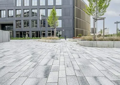 Robert-Arnold-Platz Köln Landschaftsbau Pflanzbeete