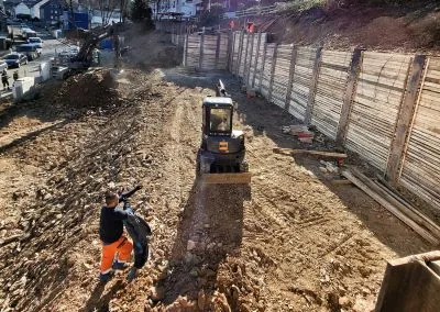 Baugrube Berliner Verbau und anschließender Felsabbruch von 3.100 m3 Fels und 310 m2 Berliner Verbau.